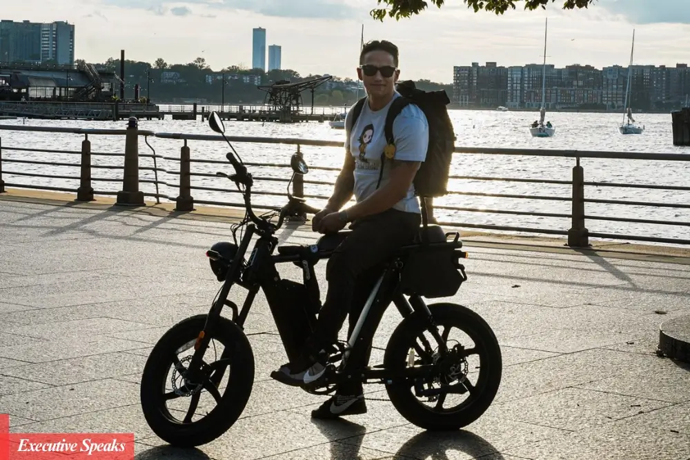 Qronge affordable electric bike ridden by a commuter in an urban city setting
